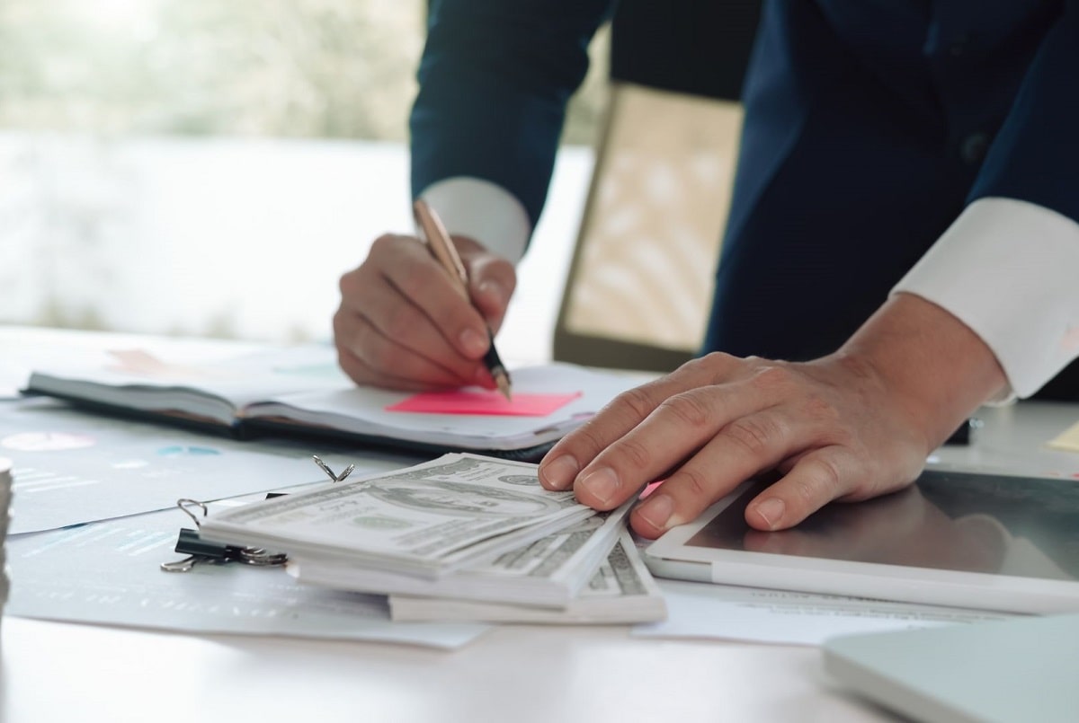 Approximate simulation Company cost of an employment contract